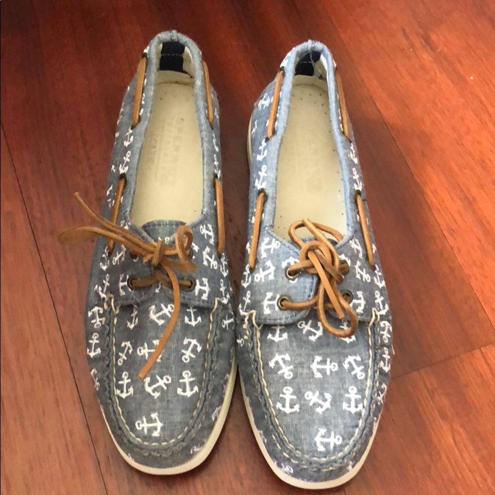 Sperry Boat Shoes w Anchor design